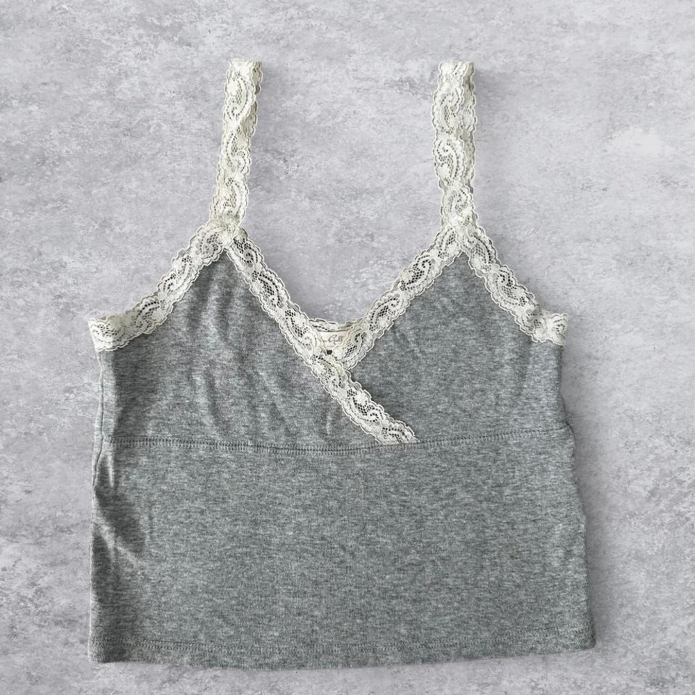 Dainty little Brandy‎ Melville's John Galt Lace Trim Tank